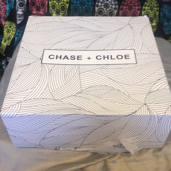 Price firm Chase and Chloe chrome boots - Picture 2 of 10